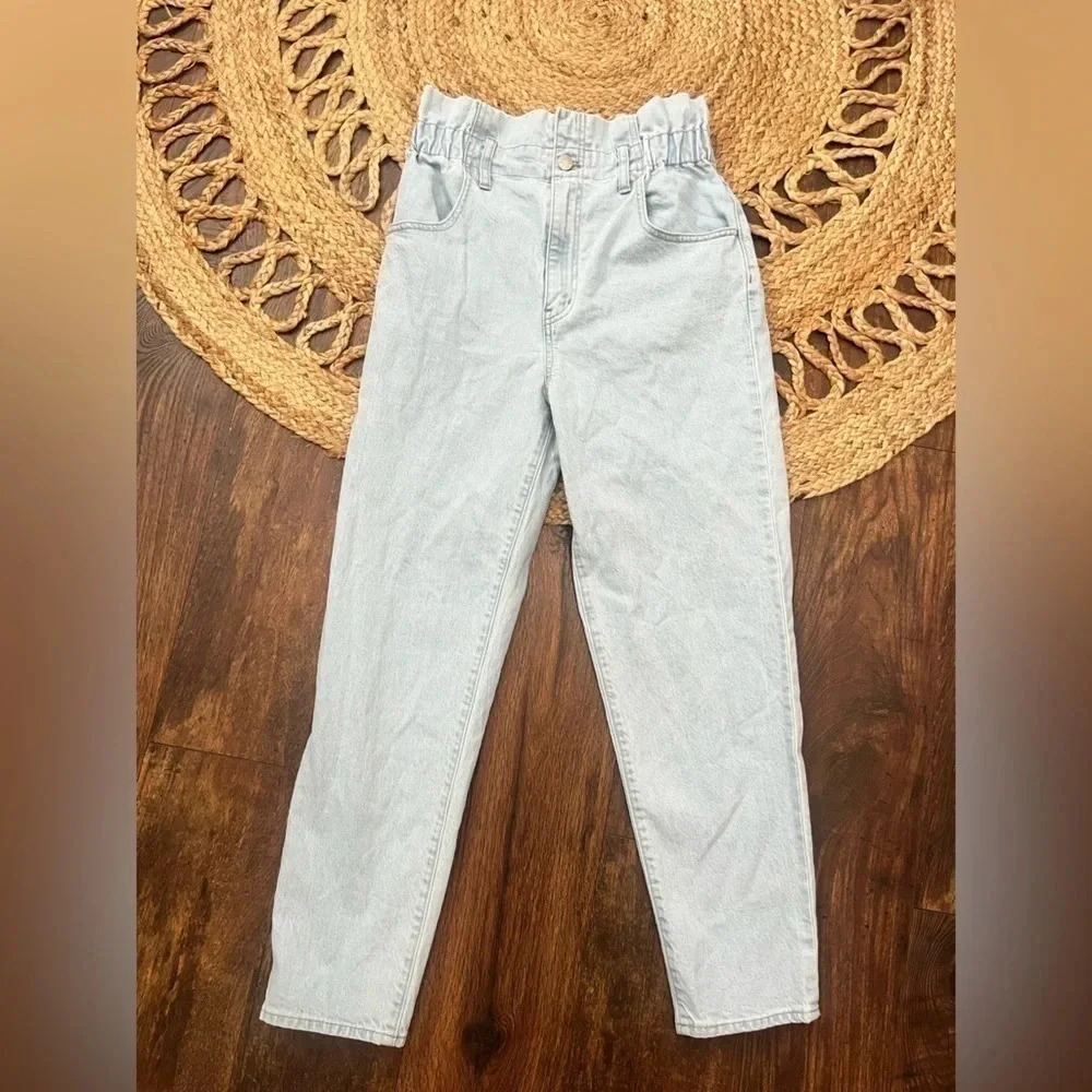 Madewell High-Rise Light Wash Mom Jeans Size 27